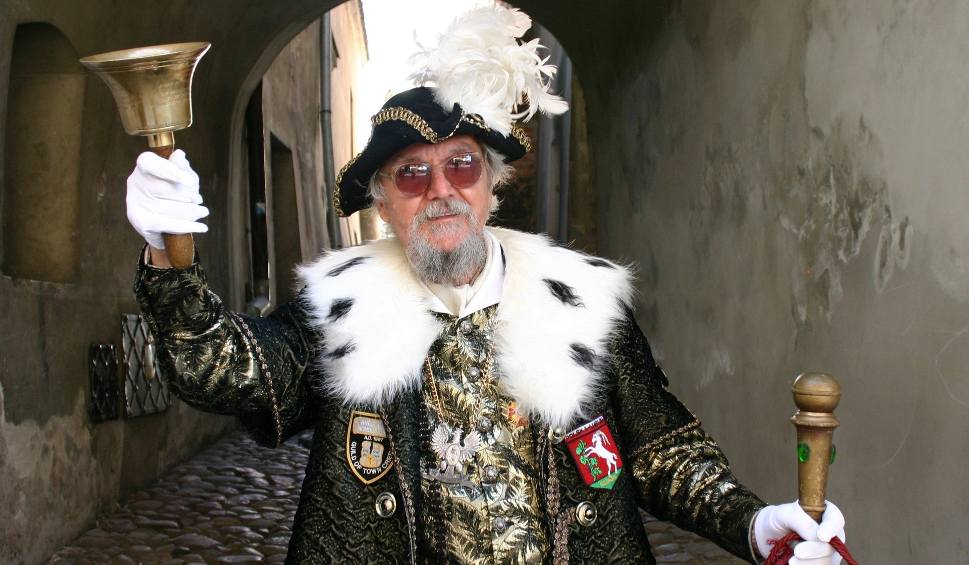 Na zdjęciu ostatni prawdziwy klikon – śp. Władysław Grzyb. Źródło: plus.kurierlubelski.pl - Zawody, które przegrały z postępem technologicznym - dokument - 2021-06-04