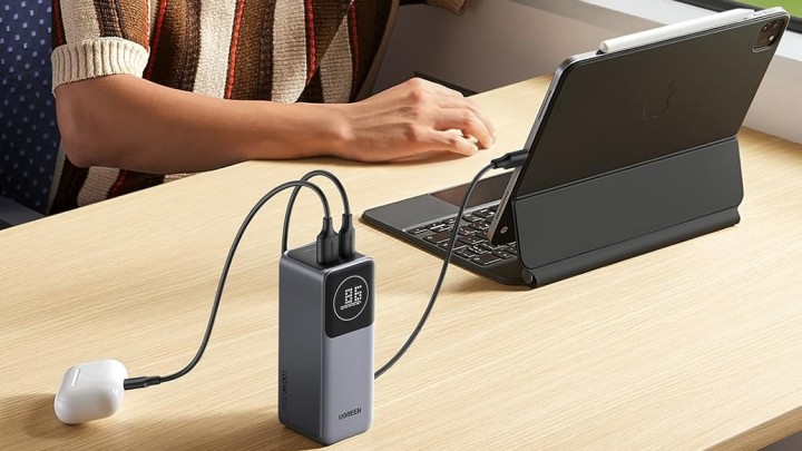 Źródło: UGREEN; materiały promocyjne - To jedna z najlepszych promocji Amazona, jakie ostatnio widziałem. Powerbank UGREEN o mocy 100 W naładuje nie tylko smartfony, tablety i laptopy, ale też Steam Decka i Nintendo Switcha - wiadomość - 2024-08-13