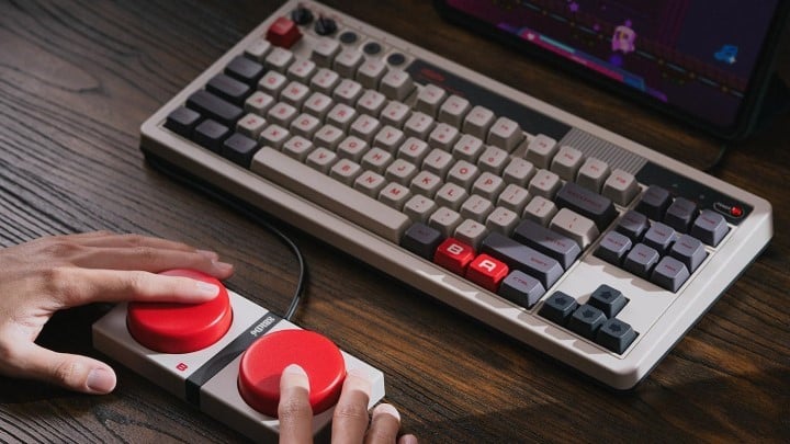 Źródło: ?8BitDo - Może nie świeci, ale jej oldskulowy styl zdobył moje serce. Klawiatura mechaniczna 8BITDO N Edition oferuje programowalne klawisze oraz bezprzewodową pracę - wiadomość - 2024-11-08