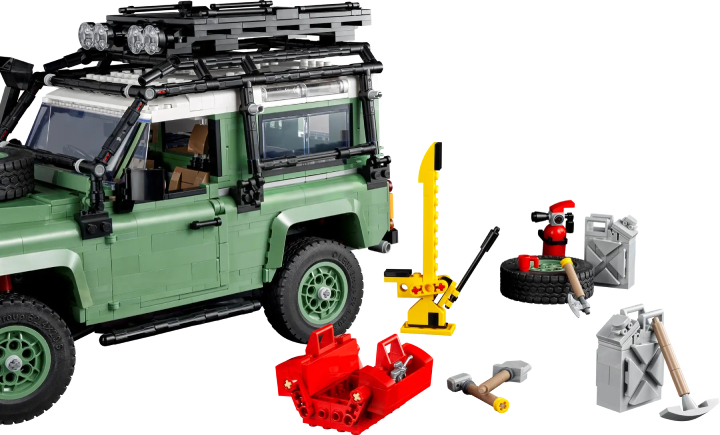 Źródło: LEGO, materiały promocyjne - LEGO niemal perfekcyjnie odtworzyło ikonę motoryzacji. Land Rover Defender 90 to przepiękny zestaw, który zachwyca mnie za każdym razem, gdy widzę go na sklepowych półkach - wiadomość - 2024-10-05