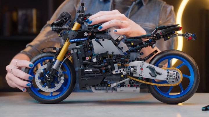 Source: Promotional materials, LEGO.pl. - Amazon has given motorcycle enthusiasts a very good deal on the LEGO Yamaha MT-10 SP set. This powerful 1:5 scale model is a dream come true for many two-wheeled bike enthusiasts - Message - 2024-06-30