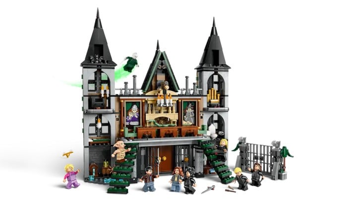 Źródło: LEGO; materiały promocyjne - To najmroczniejszy zestaw LEGO Harry Potter. Dwór Malfoyów przypomina o dramatycznych wydarzeniach z serii - wiadomość - 2025-01-20