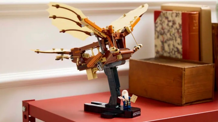 Źródło: LEGO; materiały promocyjne - Łał! Ten zestaw LEGO jest hołdem dla włoskiego geniusza i przypomniał mi o mojej fascynacji steampunkiem - wiadomość - 2025-02-13