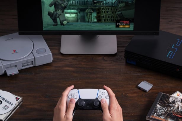 Źródło: 8BitDo - Posiadacze starszego PlayStation, musicie to mieć! Ten adapter za nieco ponad 100 zł to klucz do wygodnej rozgrywki - wiadomość - 2025-02-21