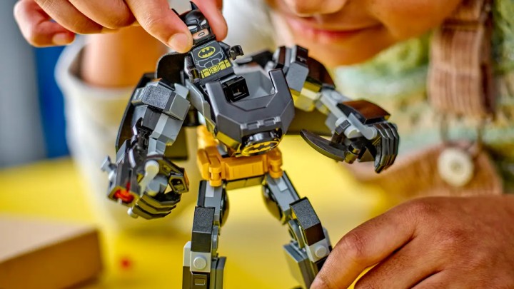 Źródło: LEGO; materiały promocyjne - Za niecałe 50 zł Batman może trafić na Twoją półkę! Ten model LEGO jest „wspaniały, wyjątkowy w swoim rodzaju" - wiadomość - 2025-03-21