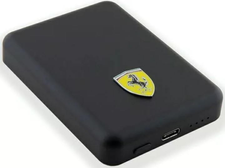 Źródło: Ferrari; materiały promocyjne - W końcu znalazłem ferrari, na jakie mnie stać. Powerbank sygnowany legendarnym włoskim logo zachwycił mnie niską ceną i dużą mocą ładowania - wiadomość - 2024-09-25