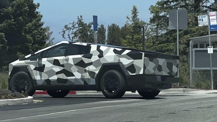 Tak ma wyglądać Cybertruck - samochód Elona Muska dostrzeżony na drodze - ilustracja #1
