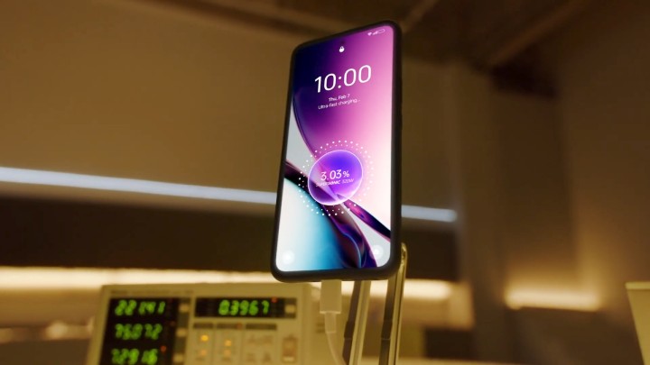 SuperSonic Charge może być najszybszą technologią ładowania smartfonów (przez jakiś czas). | Źródło: realme, YouTube - Smartfon naładowany w 4,5 minuty, znamy już szczegóły przełomowej technologii realme 320 W - wiadomość - 2024-08-14