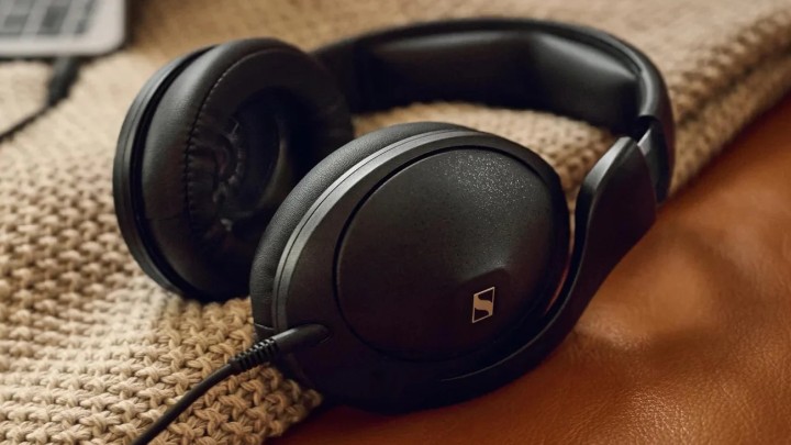 Sennheiser HD 620 S to wysokiej jakości słuchawki audio. Źródło: Sennheiser - Czas zapomnieć o słuchawkach dla graczy? Sennheiser proponuje alternatywę - wiadomość - 2024-10-02