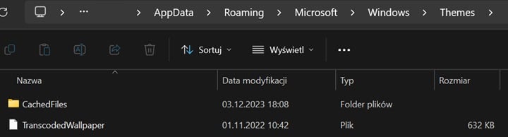 Zawartość folderu z plikami motywu systemu Windows może powodować problemy z wyświetlaniem tapety. Źródło: własne. - Czarne tło w Windows 11. Jak się go pozbyć? Podpowiadamy - wiadomość - 2024-10-04