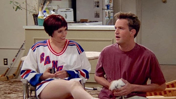 Paget Brewster i Matthew Perry | Friends, David Crane i Marta Kauffman, NBC, 1994 - „Musicie ją obsadzić”. Matthew Perry wstawił się za tą aktorką, aby zatrudniono ją w Przyjaciołach - wiadomość - 2024-12-04