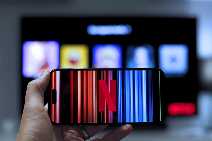 Netflix wyświetla błąd 114 na urządzeniach firmy Apple. Źródło: Matoo.Studio | Unsplash. - Netflix - błąd 114. Tłumaczymy, co oznacza i co można z nim zrobić - wiadomość - 2024-05-20