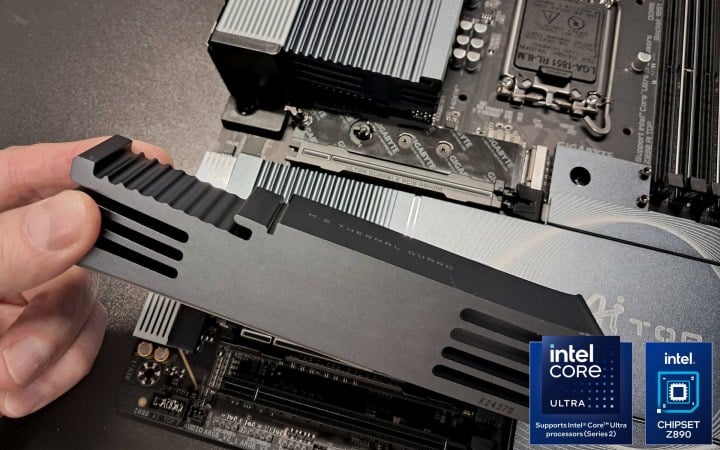 Potężny radiator na SSD PCIe 5.0. Źródło: fot. Marcin Jaskólski