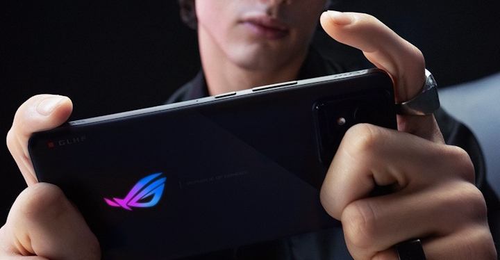 Źródło: ASUS; grafika promocyjna - Ta promocja czyni z ASUSA ROG Phone 8 najlepszy smartfon do gier na świecie. Przed tym potworem muszą się ukorzyć Samsung i Apple - wiadomość - 2024-07-22