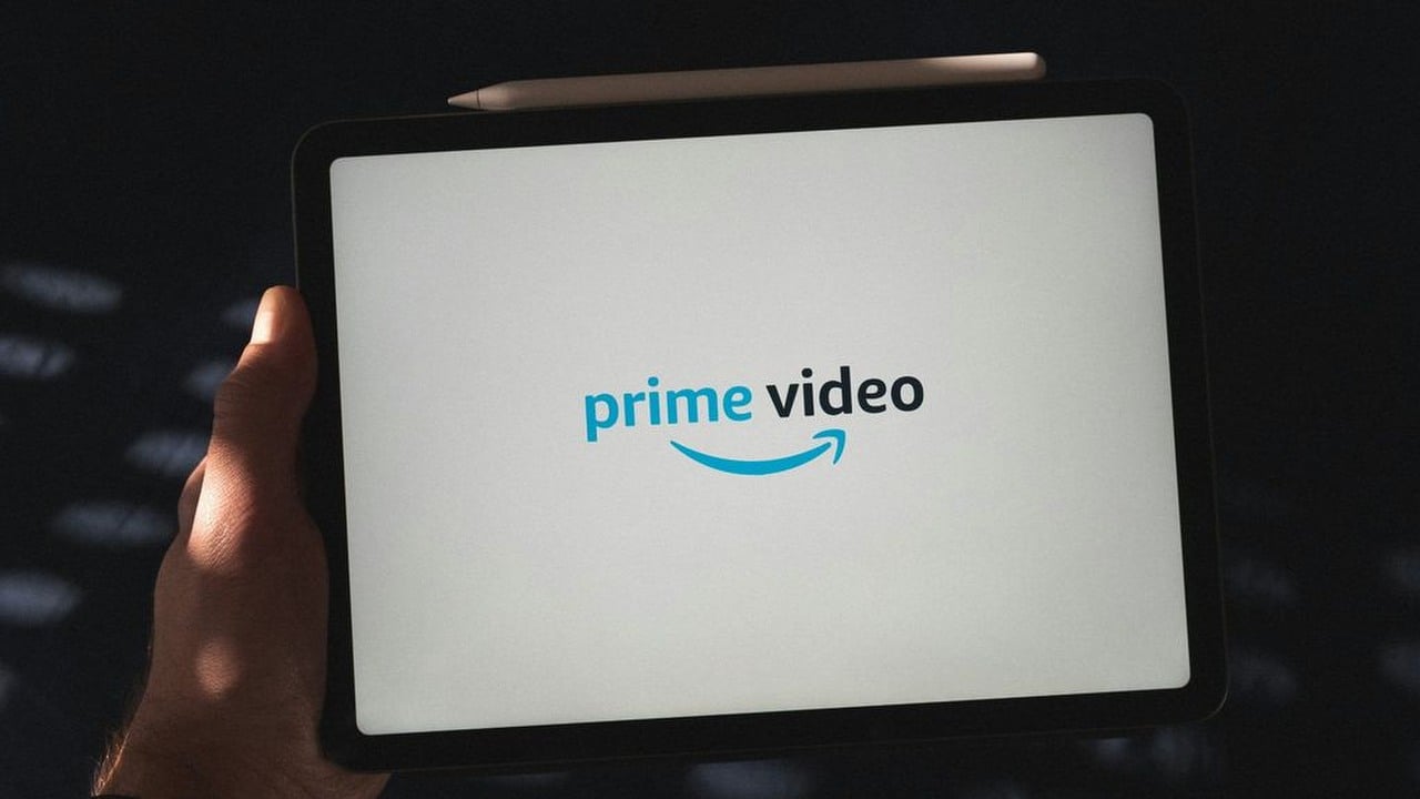 Dubbing AI w filmach i serialach na Prime Video. W ramach programu testowego sztuczna inteligencja wygenerowała dubbing do kilkunastu produkcji na platformie